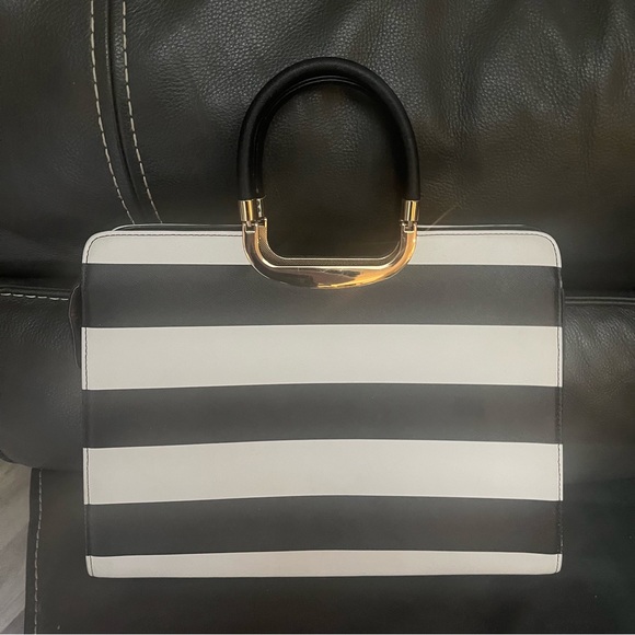 Black & White Striped Leather Purse w/ Zipper Closure and Gold Metal Detailing - Picture 5 of 10